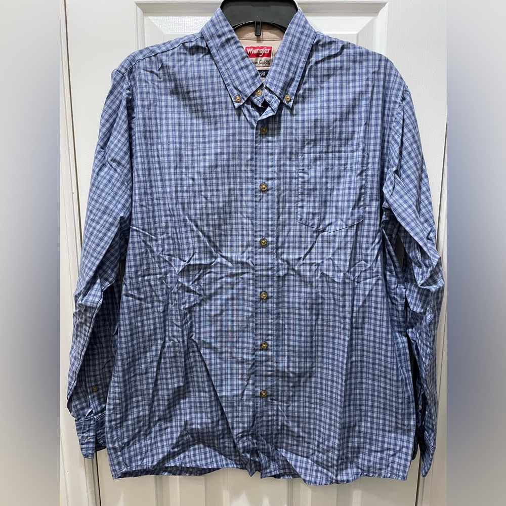 Wrangler Men's Blue Plaid Button Down Shirt